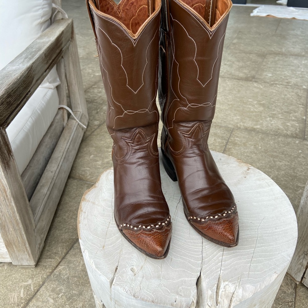 Cowboy boots with lizard on tip and on heel